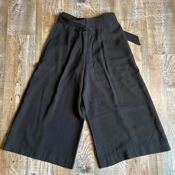 Guess | Anja High-Waisted Belted Cropped Wide Leg Pants - Picture 7 of 9